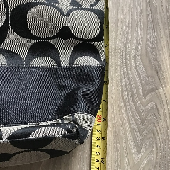 Coach purse Carryall in Signature Canvas and Leather Trim - Picture 9 of 9